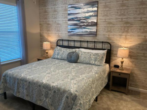 King Bed/Pool/Trendy Nbhd Blue Heron, Charleston